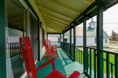 7 Minutes to Gore Mountain Skiing, 4 Bdrm, Sleeps 10