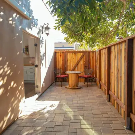 Cozy Casa. 1 mile from the beach/downtown.