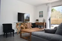 New 3-star property with private heated pool near the ocean - Homestays