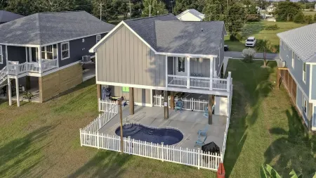 Beautiful Gulf Coast Home with Pool Отели рядом с достопримечательностью «W J Quarles Elementary School»