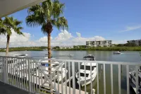 Lulu's NEW WATERFRONT RARE 2 BAL 2 BD, 2 BA, SLEEPS 8-4 DAILY WATER PARK PASSES