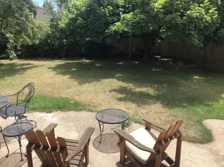 Beautiful private 2 bedrooms/1 bathroom near campus Отели в г. Боулдер