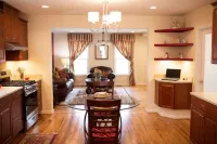 Cameron Charmer pristine downtown apt with double master suites