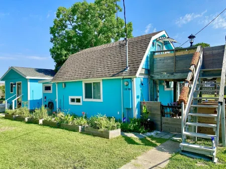 Pet-Friendly Accommodations Near Water and Restaurants.