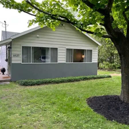 Lake Leelenau Waterfront Cottage-Close to Traverse City, Fishtown & Suttons Bay