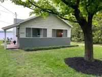Lake Leelenau Waterfront Cottage-Close to Traverse City, Fishtown & Suttons Bay