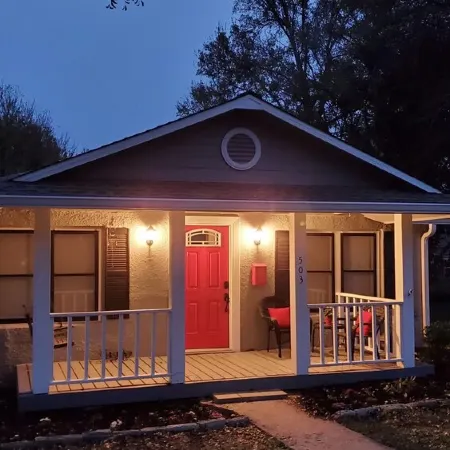 The Cottage @ Georgetown Square. 5% weekly discount; 10% monthly discount.