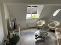 Schöne Dachgeschosswohnung im Gastroviertel an der Elbe