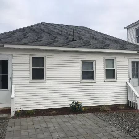 Ocean Breeze -Dog Friendly Cottage Steps 2 Beach Sleeps 6 - 100 Yards to Beach!