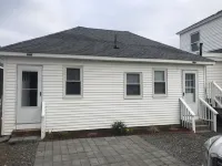Ocean Breeze -Dog Friendly Cottage Steps 2 Beach Sleeps 4 - 100 Yards to Beach!