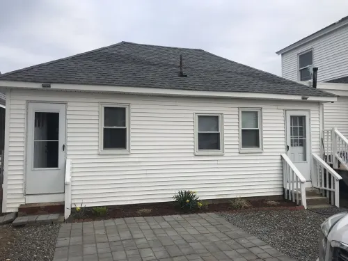 Ocean Breeze -Dog Friendly Cottage Steps 2 Beach Sleeps 6 - 100 Yards to Beach!