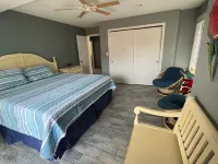 Beach Block Townhouse With NEW Everything & Ocean Views - 3-نجوم