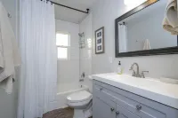 Delaney House w Private Backyard