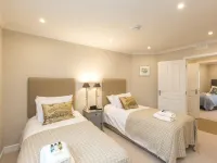 1 Links Crescent 5 Star Selfcatering House Overlooking Old Course in St Andrews Hotels in 
