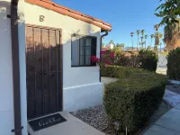 Villa B - a cozy studio with kitchen a minute away from downtown Palm Springs! فنادق في 