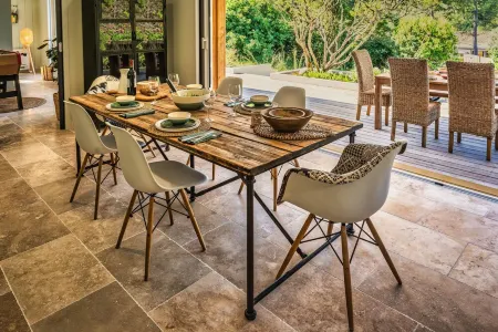 Luxurious villa with pool in the heart of the forest