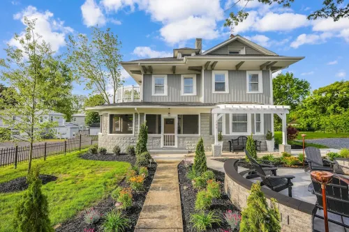 Greystone Manor - Magnificent!  Sleeps 10  Center of Town