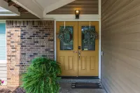 Cozy Renovated Bungalow Perfect for Families Hotel di Spanish Lake Township