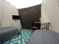 Campers Paradise, cozy tents, hot tub, free EV charger. Pet friendly