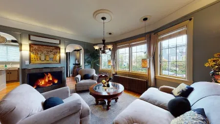 Lower Suite: a classic suite in a quiet Seattle home Отели рядом с достопримечательностью «Библиотека Сиэтл Метафисикал»
