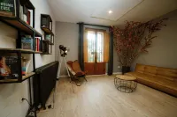 Airport Suite 2 (private bathroom) 8 minutes drive from the airport Hotels in El Prat de Llobregat