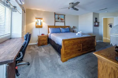 Lake Havasu Hilltop Retreat w/ Panoramic Views, Pool/Hot Tub, BBQ's & Fire Pit Hotel in zona Star Nursery Garden Center