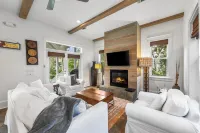 Sleeps 15 Heated Pool Walk to Seaside Roof Top 1 block to Beach + Chairs & Bikes - 4-Star