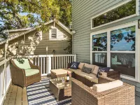Stunning Lake House with Sunset Views! Hotels in Fox Lake