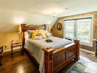 Victorian Secrets 1897 Home - Curious? Eclectic, convenient & ❤️ of wine country Hotels in Newberg