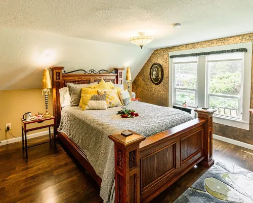 Victorian Secrets 1897 Home - Curious? Eclectic, convenient & ❤️ of wine country Hotels in Newberg
