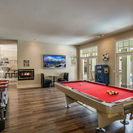 Unique Sandpoint Estate, Close to Schweitzer, Covered Spa & Amazing Theater