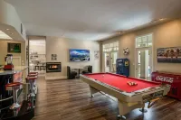 Unique Sandpoint Estate, Close to Schweitzer, Covered Spa & Amazing Theater - 4-Star