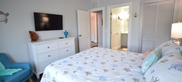 Waterfront Property with Dock and 2 Minute Walk to the Beach Hotels in Captiva