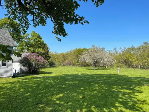 Lake Charlevoix Family Resort ~ 3 Houses ~ Perfect Retreat For Families! Hotels in Eveline Township