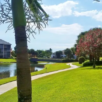 POSHPADZ-Bella Lago-Ground Floor, Walk to Jupiter Beach, Patio with Lake Views