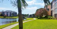POSHPADZ-Bella Lago-Ground Floor, Walk to Jupiter Beach, Patio with Lake Views