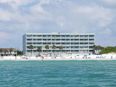 Luxurious Penthouse Oasis - Direct Beachfront/Oceanfront - 2 Parking Spots!!!