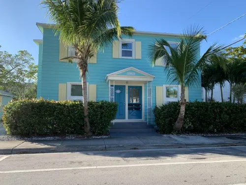 Studio #2 - Within Steps to Downtown Lake Worth Beach