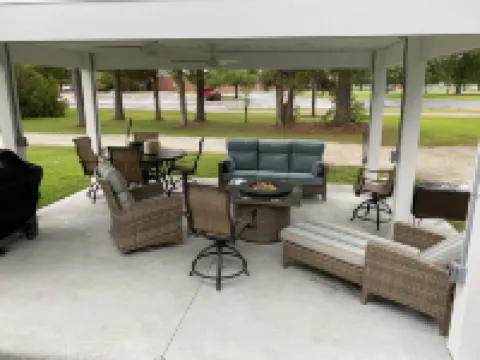 Jacksonville ranch house with perks!