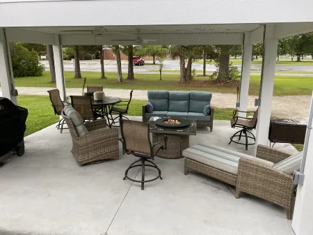 Jacksonville ranch house with perks!