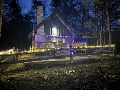 {CABIN #2 of 4}" Comfort ZONE" Pet Friendly 5 Star Cabin