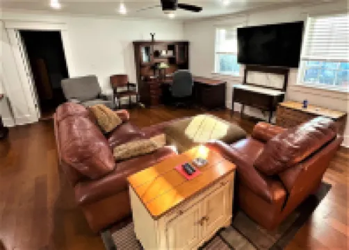 Old Town Charmer Large all new renovation, walk to USM, Zoo and new Water Park!