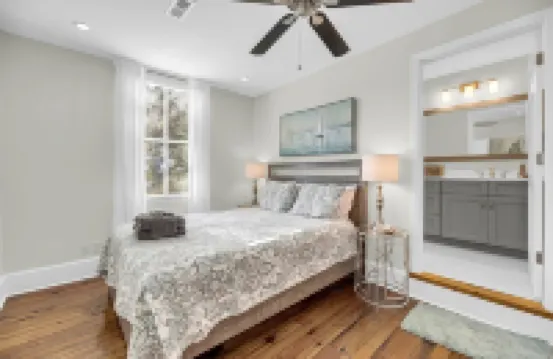 Great Downtown Charleston Location!