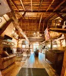 Experience a VT One of a Kind Renovated Barn- Leaf Peeping and All Season Fun