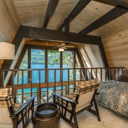 Lakefront Cabin with private pier on Donner Lake