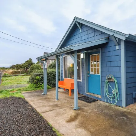 Blue Octopus #5 Personal Beach Cabin. Ocean View.