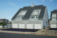 Prime location beach stay! Fully updated, just steps to all you need! Sleeps 10+ Hotels in Toms River