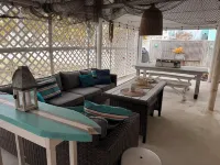 Steps to the Beach! Tradiontal beach bungalow. Hooked On a Feelin' -II Sleeps 10