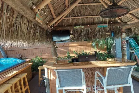 Beautiful Waterfront Hideaway Gem on Bessy Creek w/ Swim Spa, Tiki Bar Boat Lift