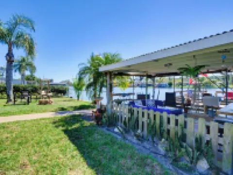 Lakeside Landing on Lake Dora w/ Boat Dock